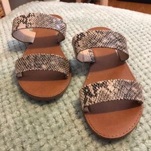 Merona faux snake skin sandals size 6